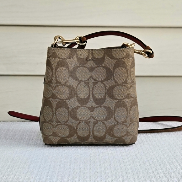 Coach Mini Town Bucket Bag with Cardholder Case In Coach Radial Rainbow - NWOT - Picture 3 of 12